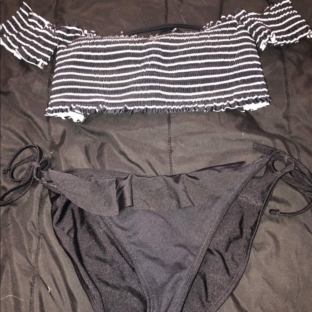 Adorable two piece bikini set!